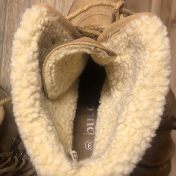 BUCCO SHERPA LINED BOOT Size 9. Buckle on the back for cuteness. 3” Cuff - Picture 4 of 8